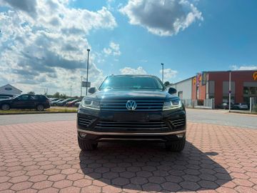 Volkswagen Touareg - 2