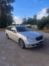 Mercedes-Benz Mercedes E200 Kompressor 11.26Tüv/Klima/AH... - Mercedes-Benz E 200 in Magdeburg