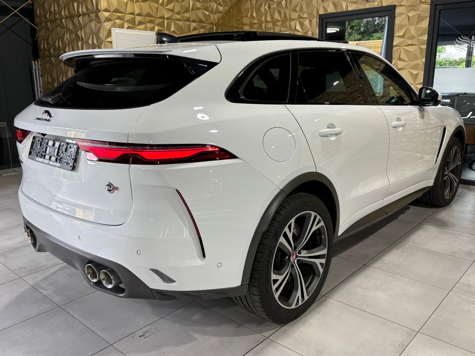 Fahrzeugabbildung Jaguar F-PACE SVR AWD/PANO/360°/APPLE/ACC/AMBIENTE/SHZ