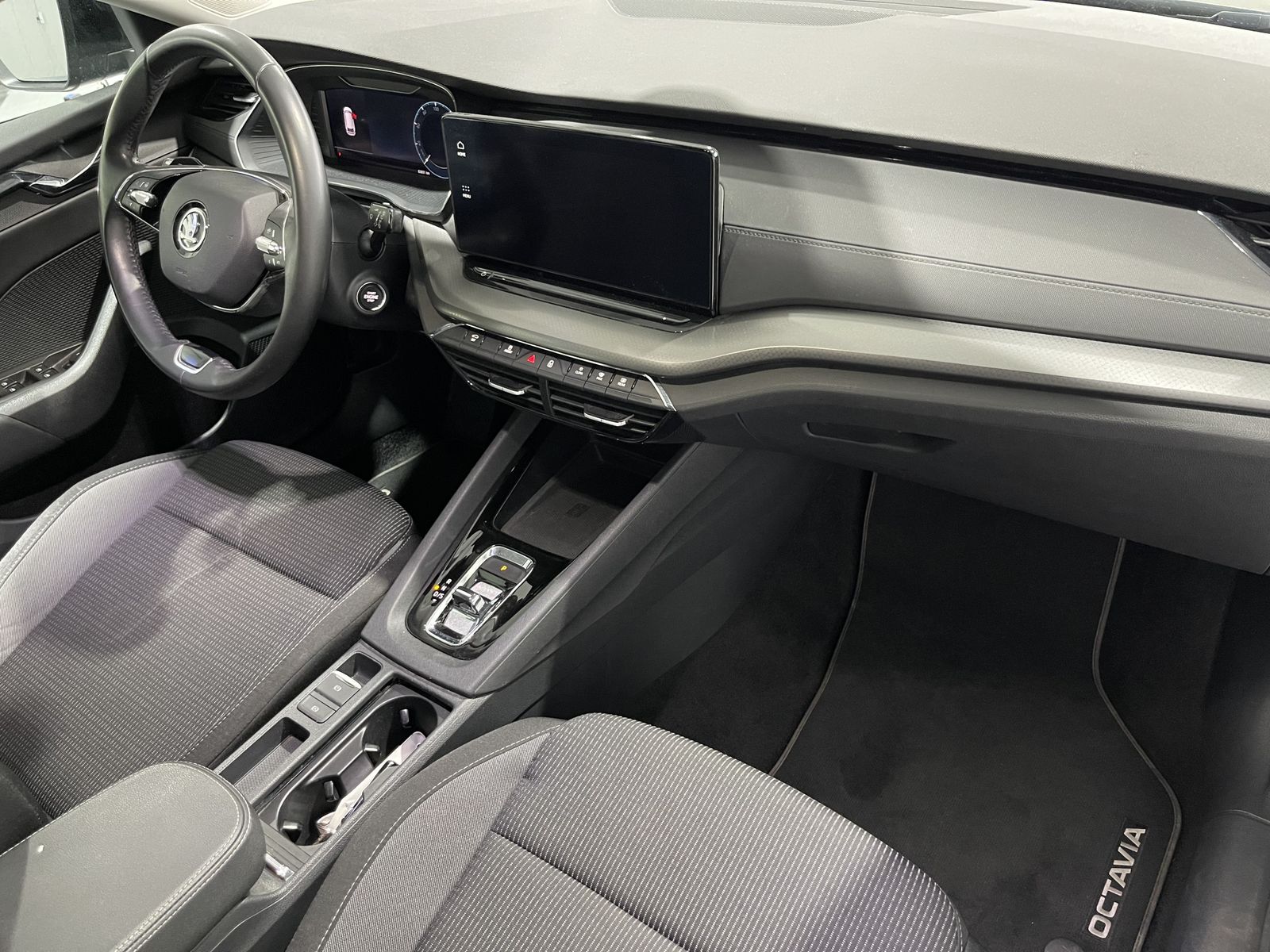 Fahrzeugabbildung SKODA Octavia 2.0 TDI*LED*Cam*SHZ*Navi*PDC*Lane*