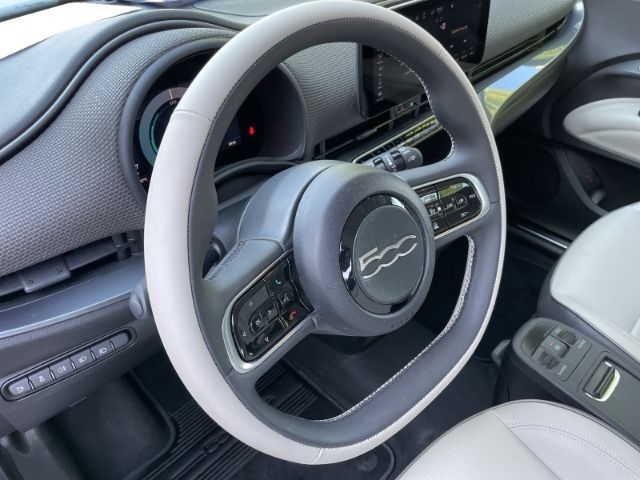 Fahrzeugabbildung Fiat 500e La Prima by Bocelli Android Auto, Sitzheizu