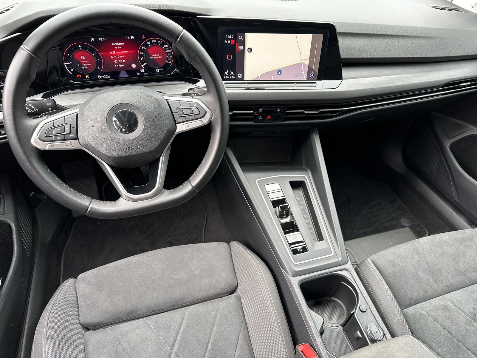 Fahrzeugabbildung Volkswagen Golf Variant 1.5 eTSI DSG Style NAV+LED+ACC+VC