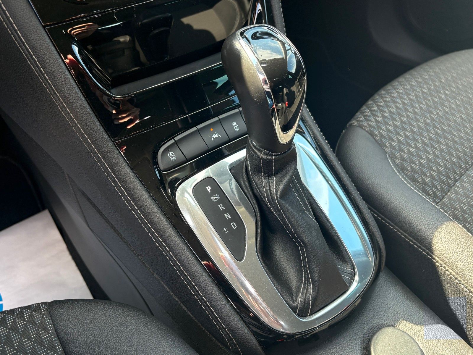 Fahrzeugabbildung Opel Astra K Sports Tourer 1.4 Aut. Navi LED Kamera