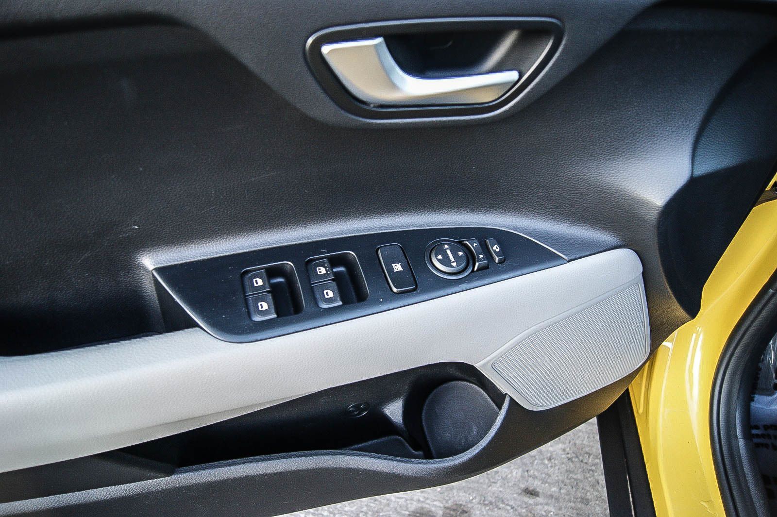 Fahrzeugabbildung Kia Stonic 1.0 T-GDI Mild-Hybrid Spirit FLORIDAGELB