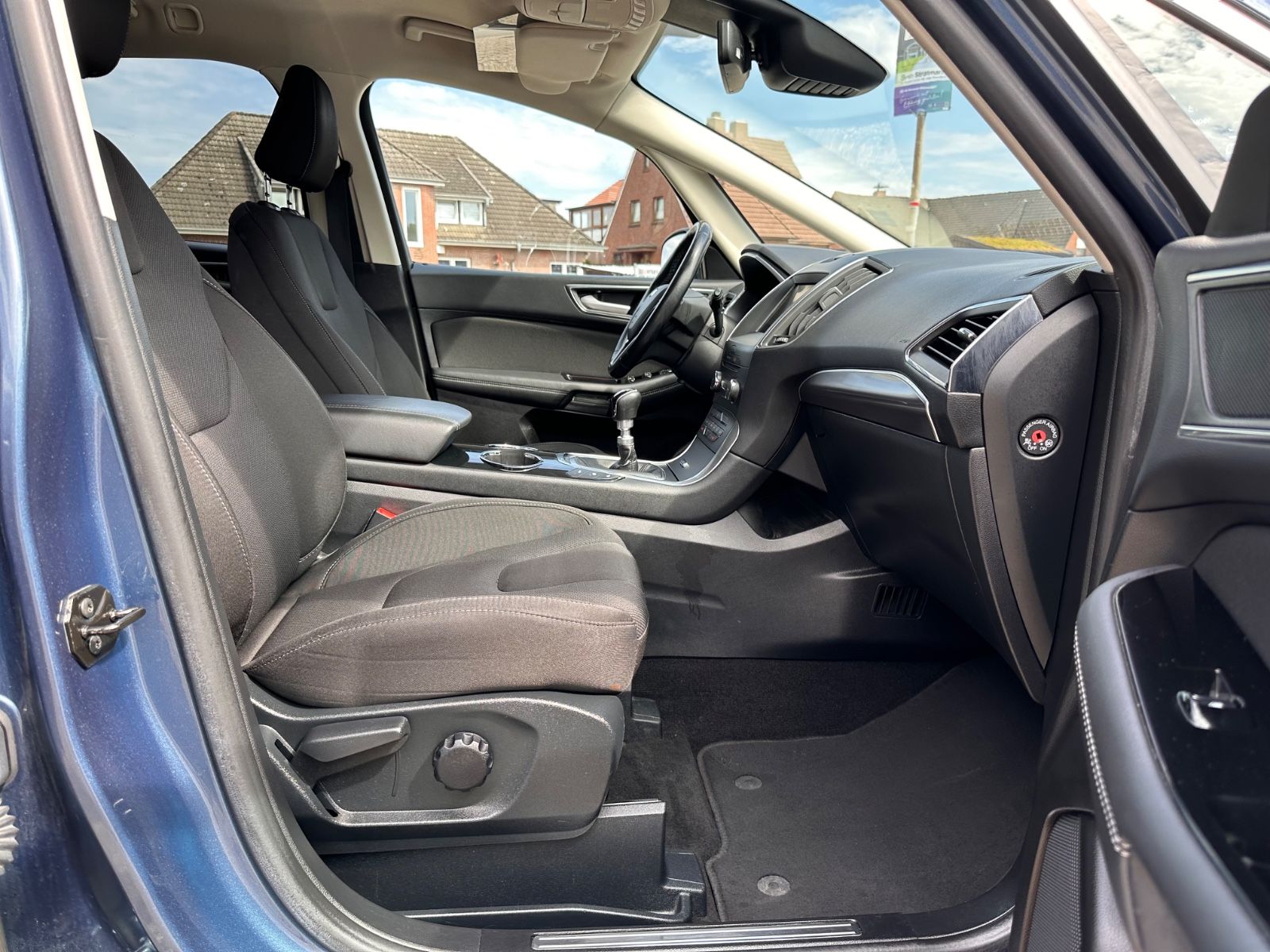 Fahrzeugabbildung Ford S-Max 1.5 EB Titanium 7-Sitz/LED/KeyFree/RFK/PDC