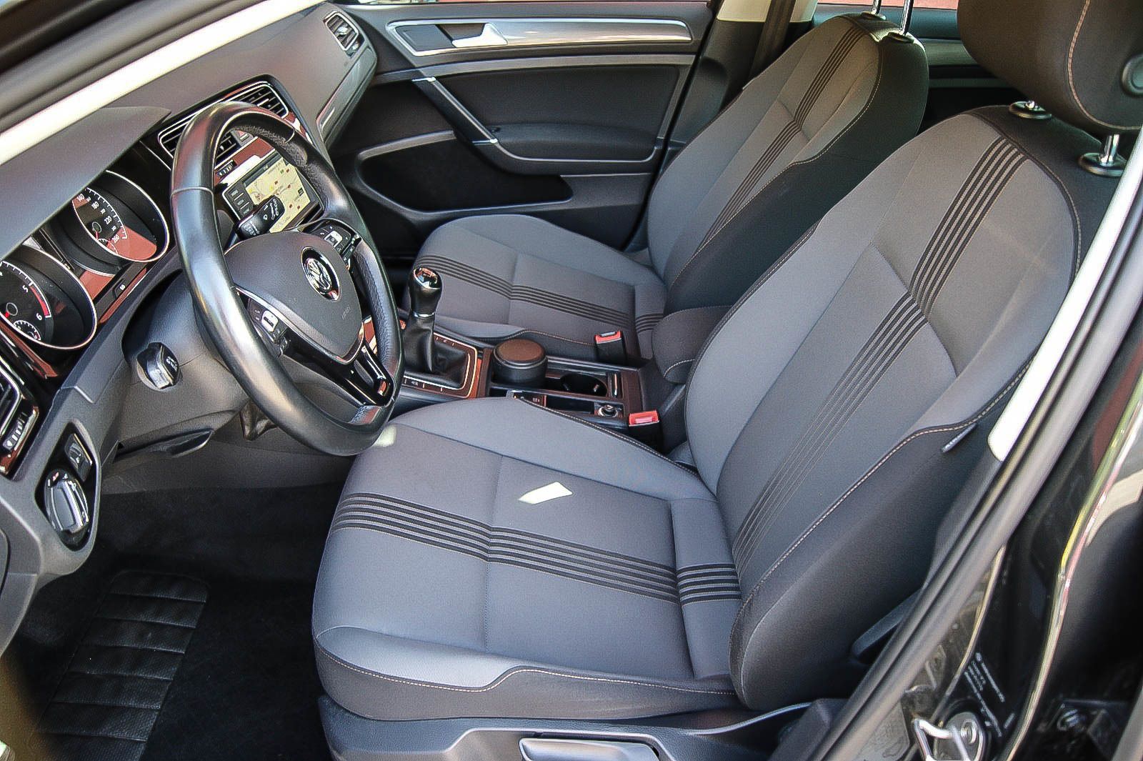 Fahrzeugabbildung Volkswagen Golf VII Allstar 16TDI NAVIGATION SIHZG TEMPOMAT