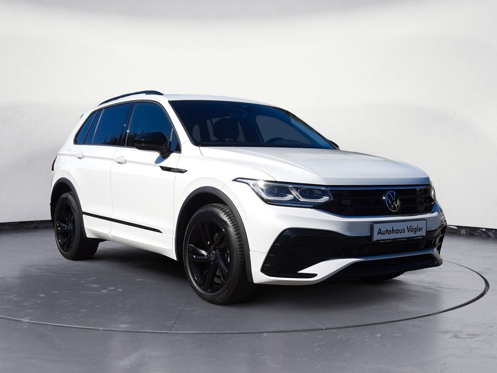 Tiguan R-Line 1,5 TSI DSG Matrix Navi AHK DCC