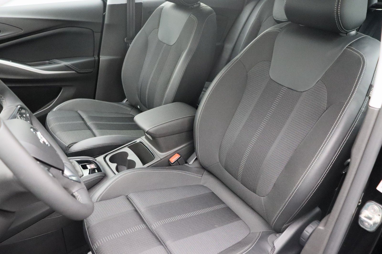 Fahrzeugabbildung Opel Grandland X 1.2 GS Line
