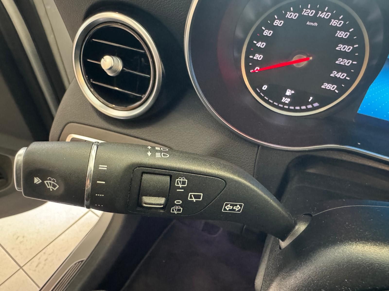 Fahrzeugabbildung Mercedes-Benz C 200 T-Modell AVANTGARDE/AHK/NAVI/KLIMA