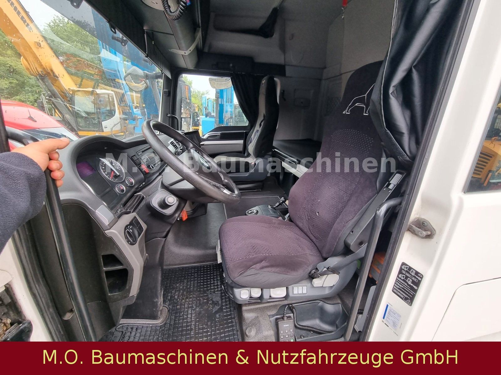 Fahrzeugabbildung MAN TGX 26.440 / Kroll 35609 / L+L Achse / Euro5/ADR