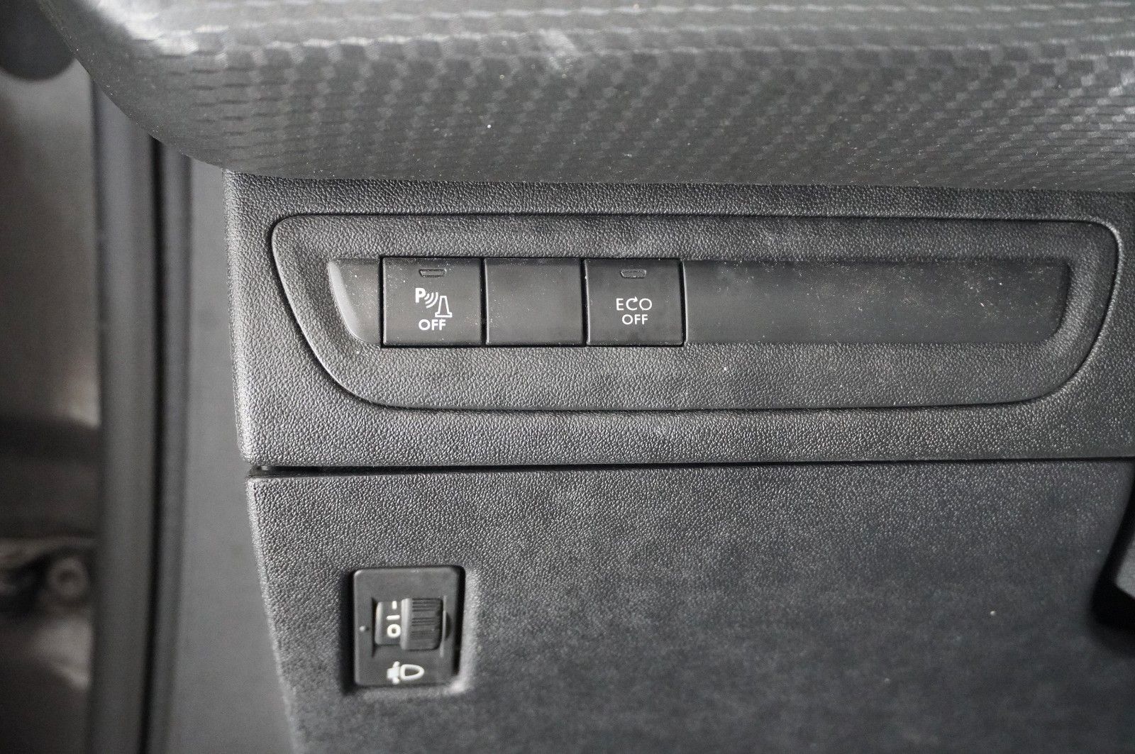 Fahrzeugabbildung Peugeot 2008 1.2 ALLURE NAVI/LED/KAMERA/SHZ/SPORT/TEMP.