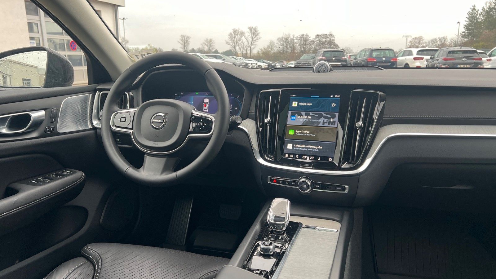 Fahrzeugabbildung Volvo V60 B4 CC Ultimate AWD*B&W*360°*SH*Massage*