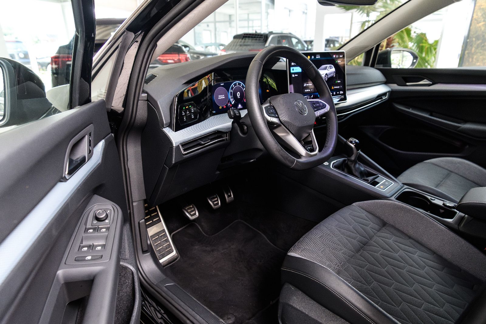 Fahrzeugabbildung Volkswagen Golf VIII Lim. 1.5 TSI Goal +AHK+GJR+KAM+NAVI