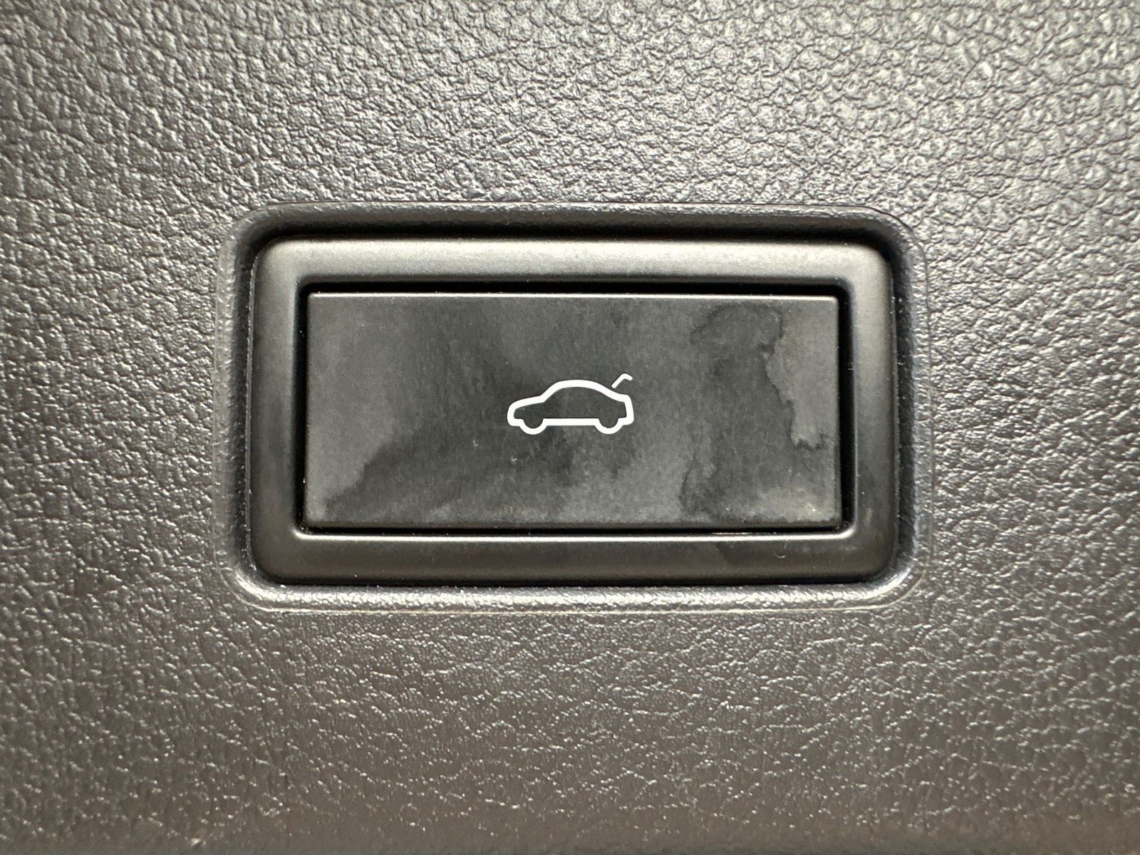 Fahrzeugabbildung Volkswagen Passat Variant 2.0 TDI DSG Business NAV+LED+PANO