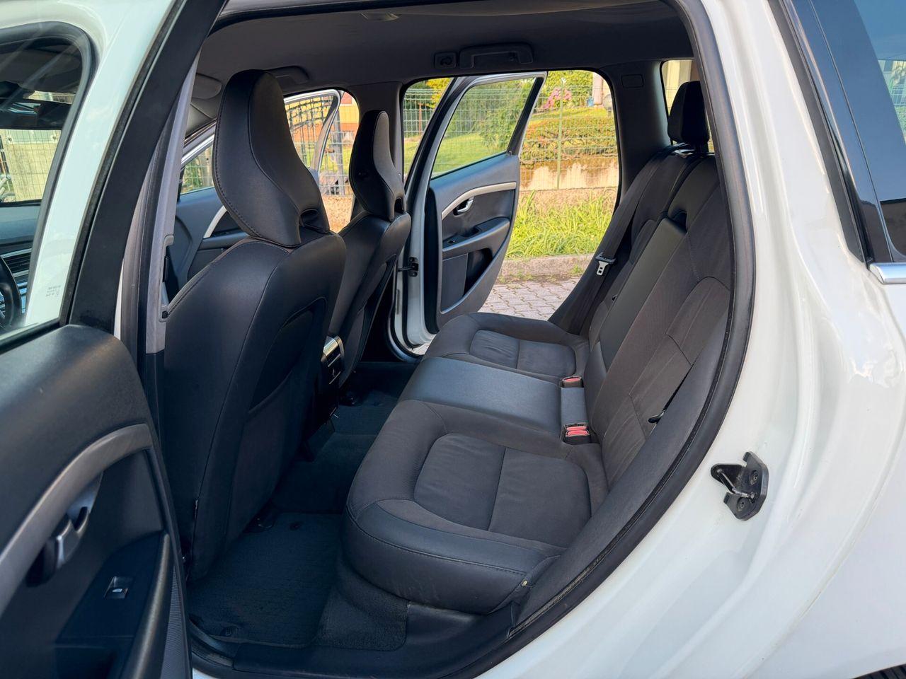 Volvo V70 2010 — photo 10