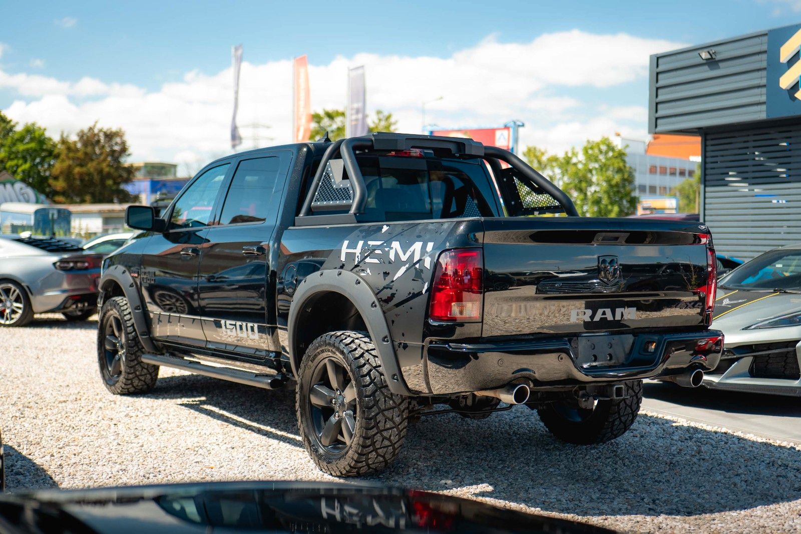 Fahrzeugabbildung Dodge RAM 5.7 V8 HEMI 4x4 OFFROAD Night-Paket *LED*AHK