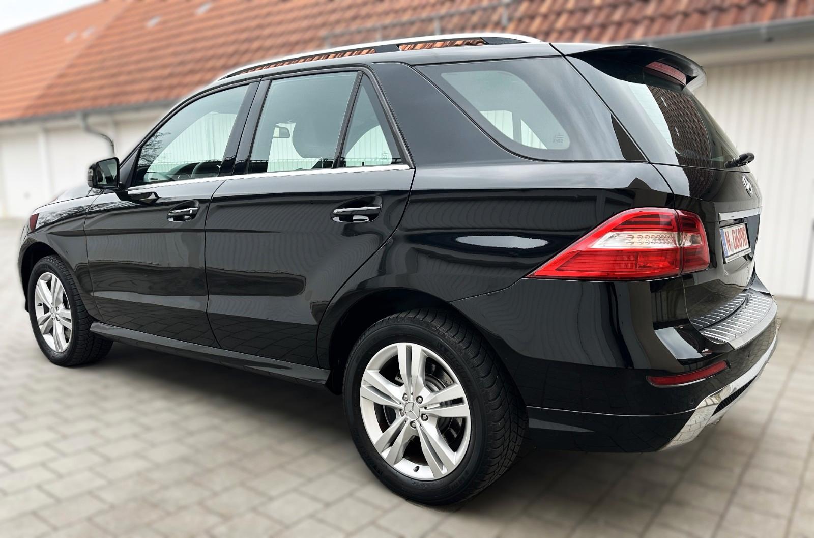 Mercedes-Benz ML 350 *AMG*AHK*XENON*SSD*1 HAND*