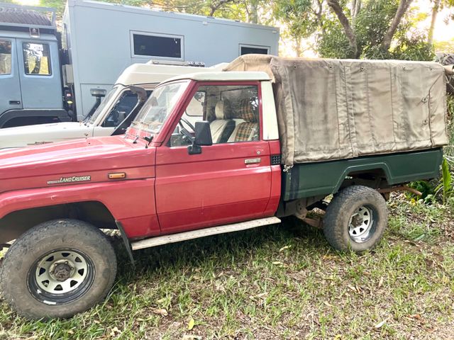 Toyota Land Cruiser BJ 75 Buschtaxi