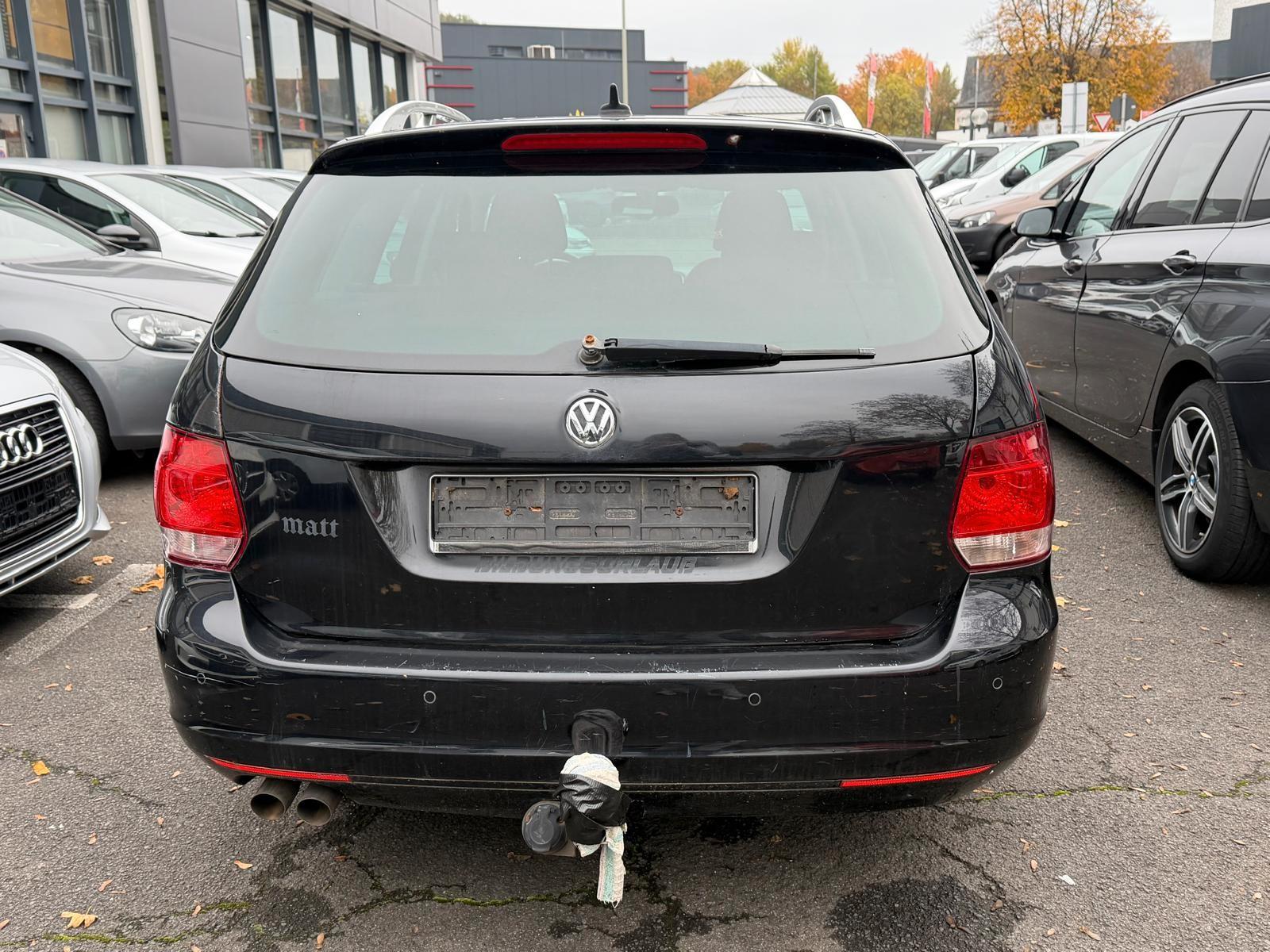 Volkswagen Golf 2012 — rear view