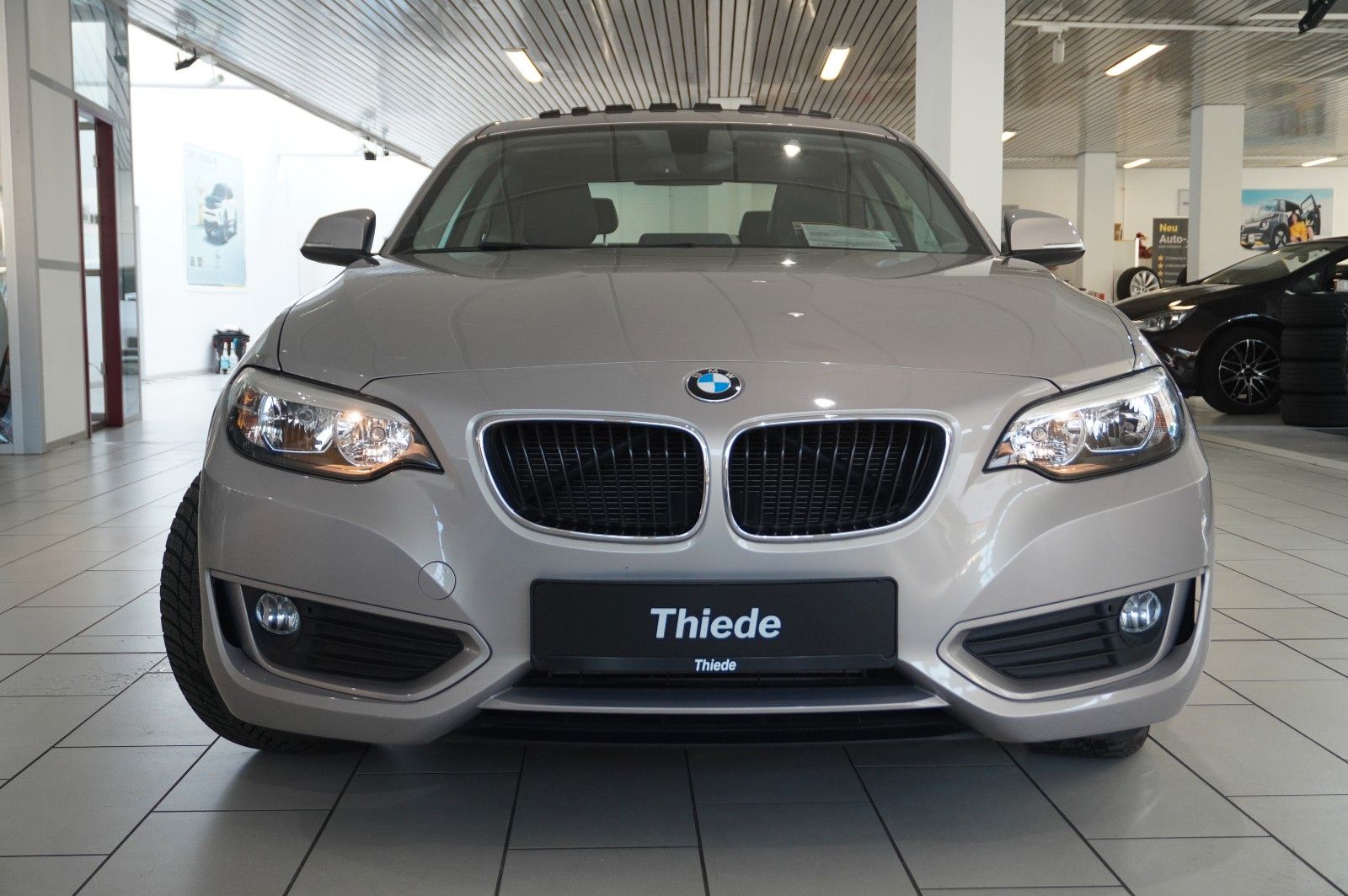 Fahrzeugabbildung BMW 220i COUPE SPORT LEDER/SHZ/PDC/USB/SCHIEBEDACH