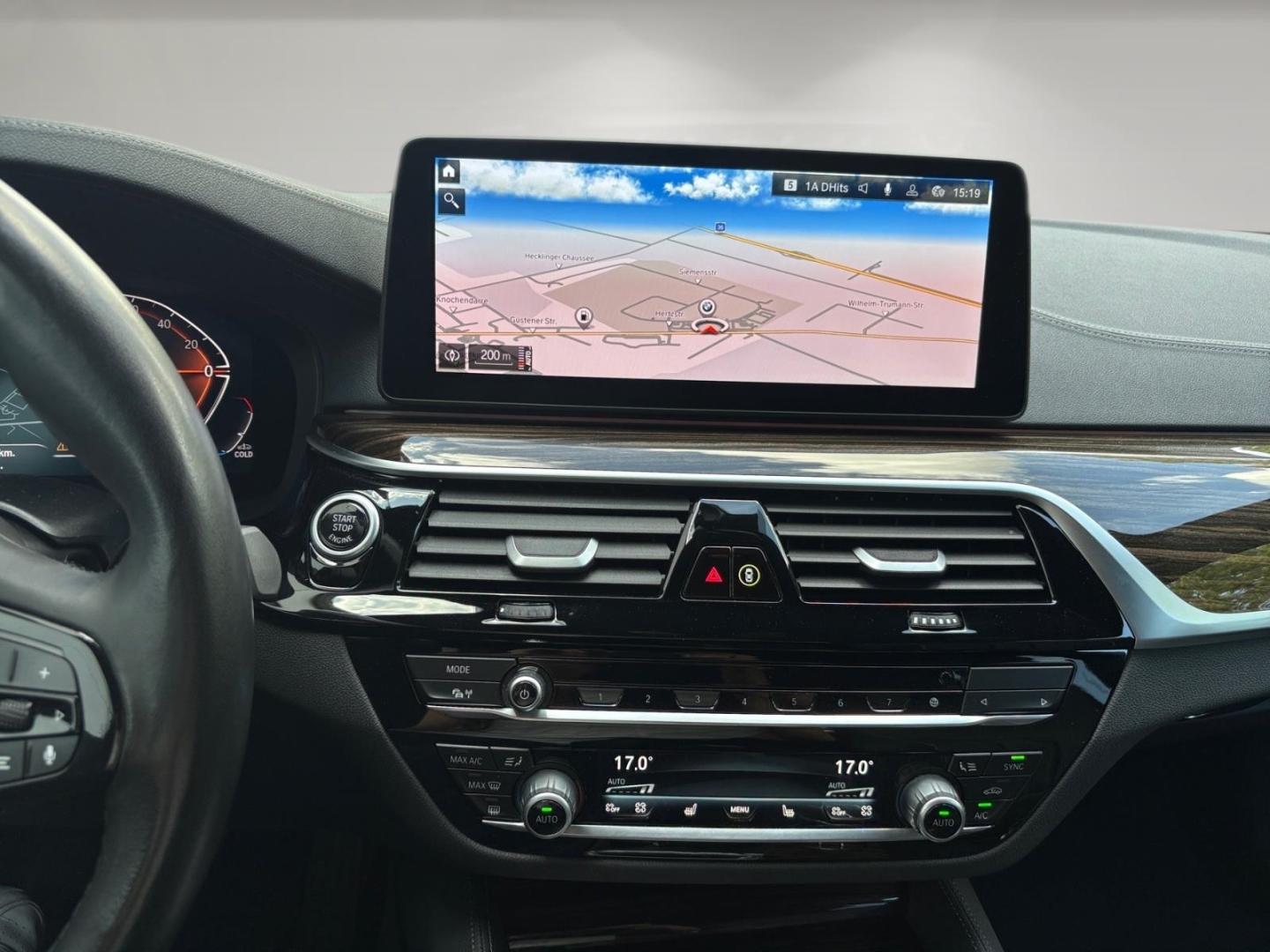 BMW 530 d Touring Luxury Line HuD 360° AHK Laser 4-Z