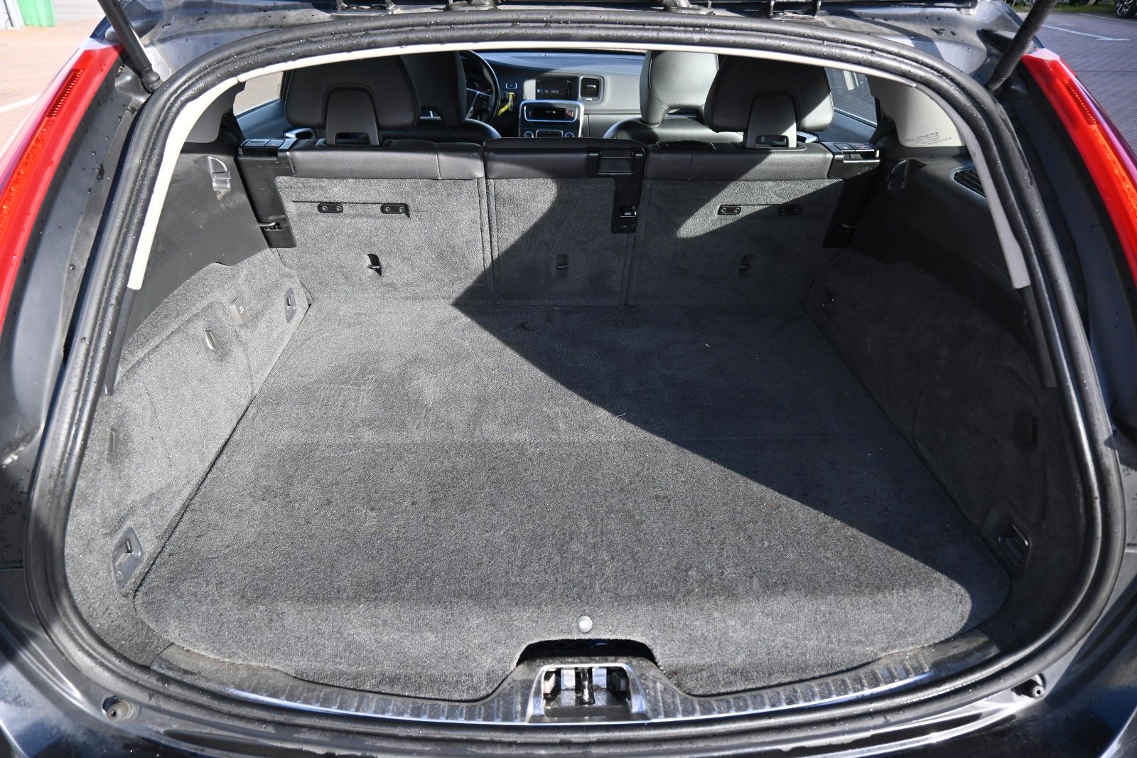 Fahrzeugabbildung Volvo V60 Kombi D6 Summum AWD*NAV*LED*TEMPO*