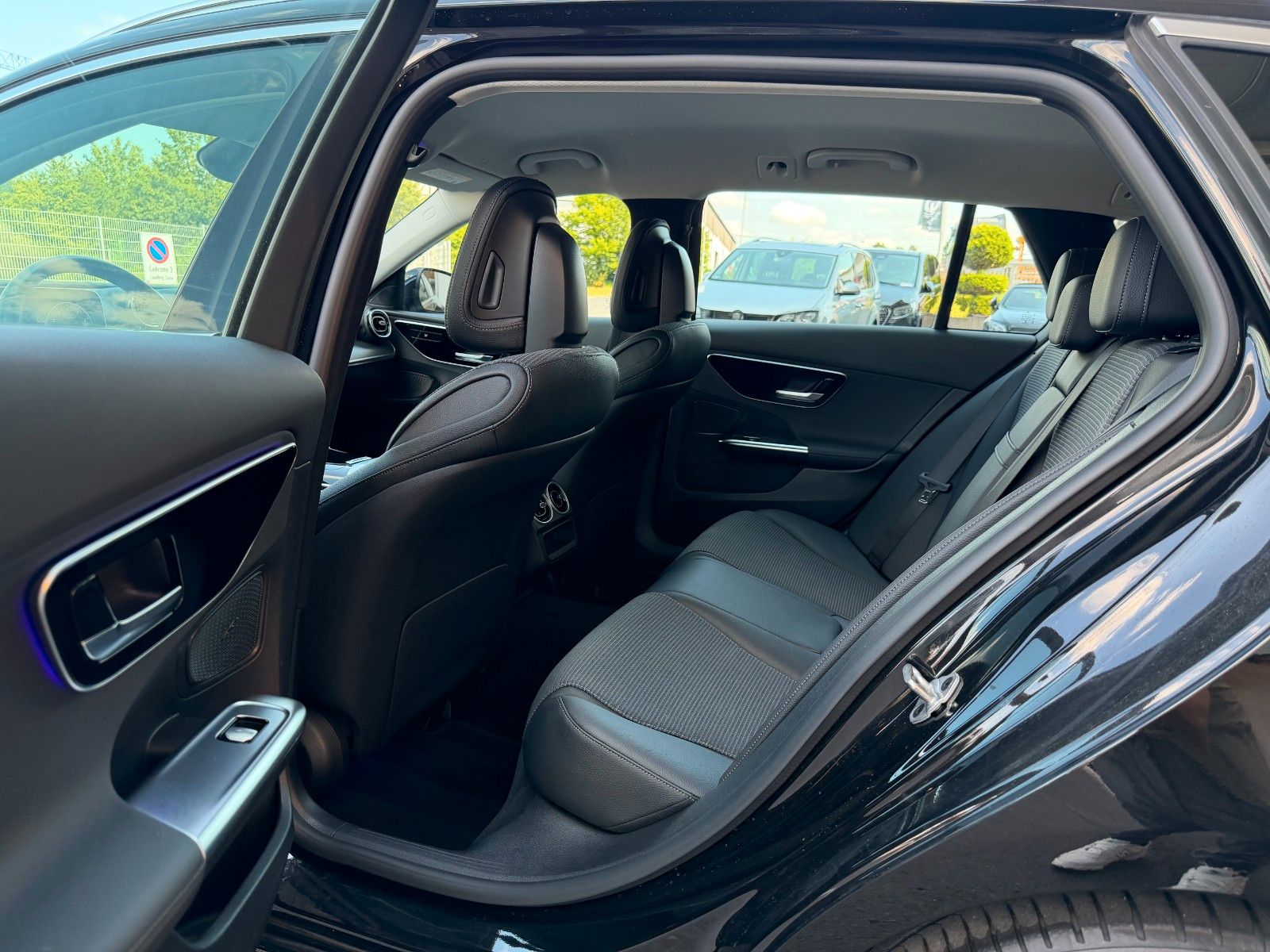 Fahrzeugabbildung Mercedes-Benz C 200 T Avantgarde+RKamera+SpurhaltA+Ambiente