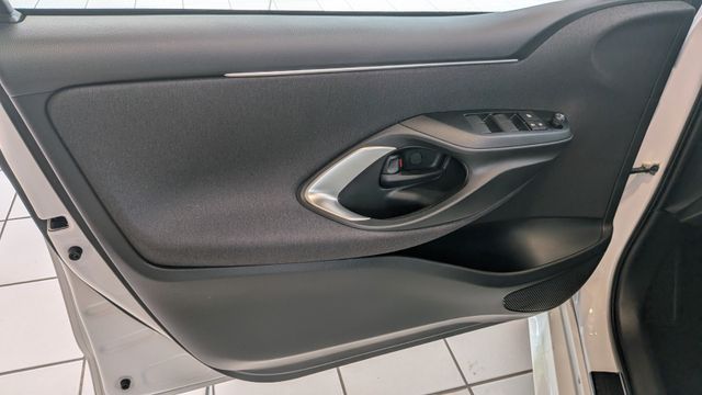 Fahrzeugabbildung Toyota Yaris 1.5 Business Edition KlimaA,Navi,SHZ,ACC