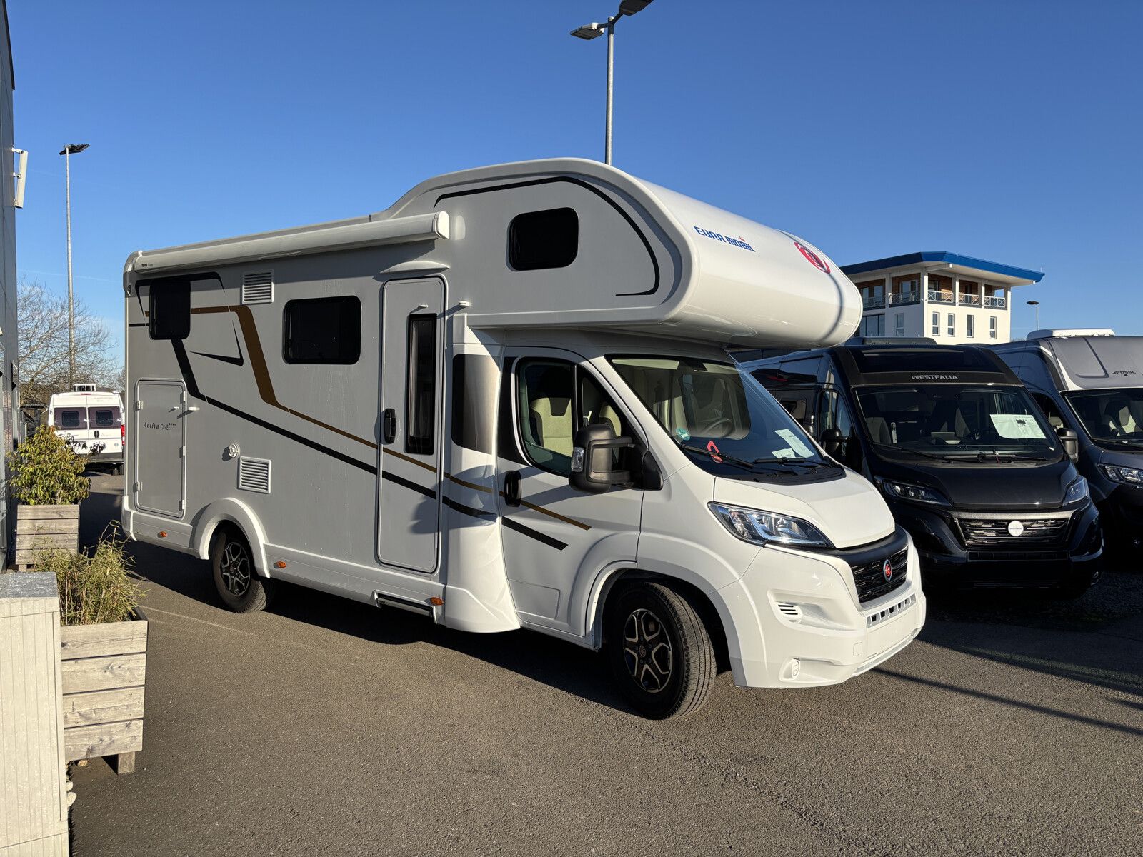 Fahrzeugabbildung Eura Mobil Activa One AO 690 HB Travel-Paket/Mark./Lithium.