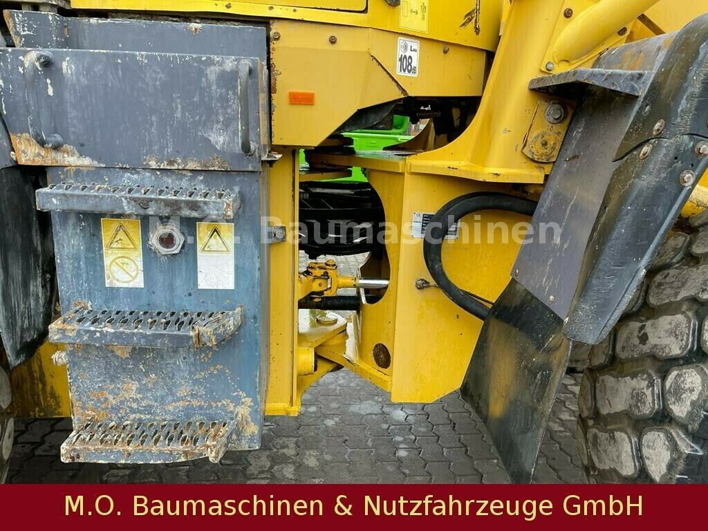 Fahrzeugabbildung Komatsu WA 320 - 3 H / AC / 14,9 T /