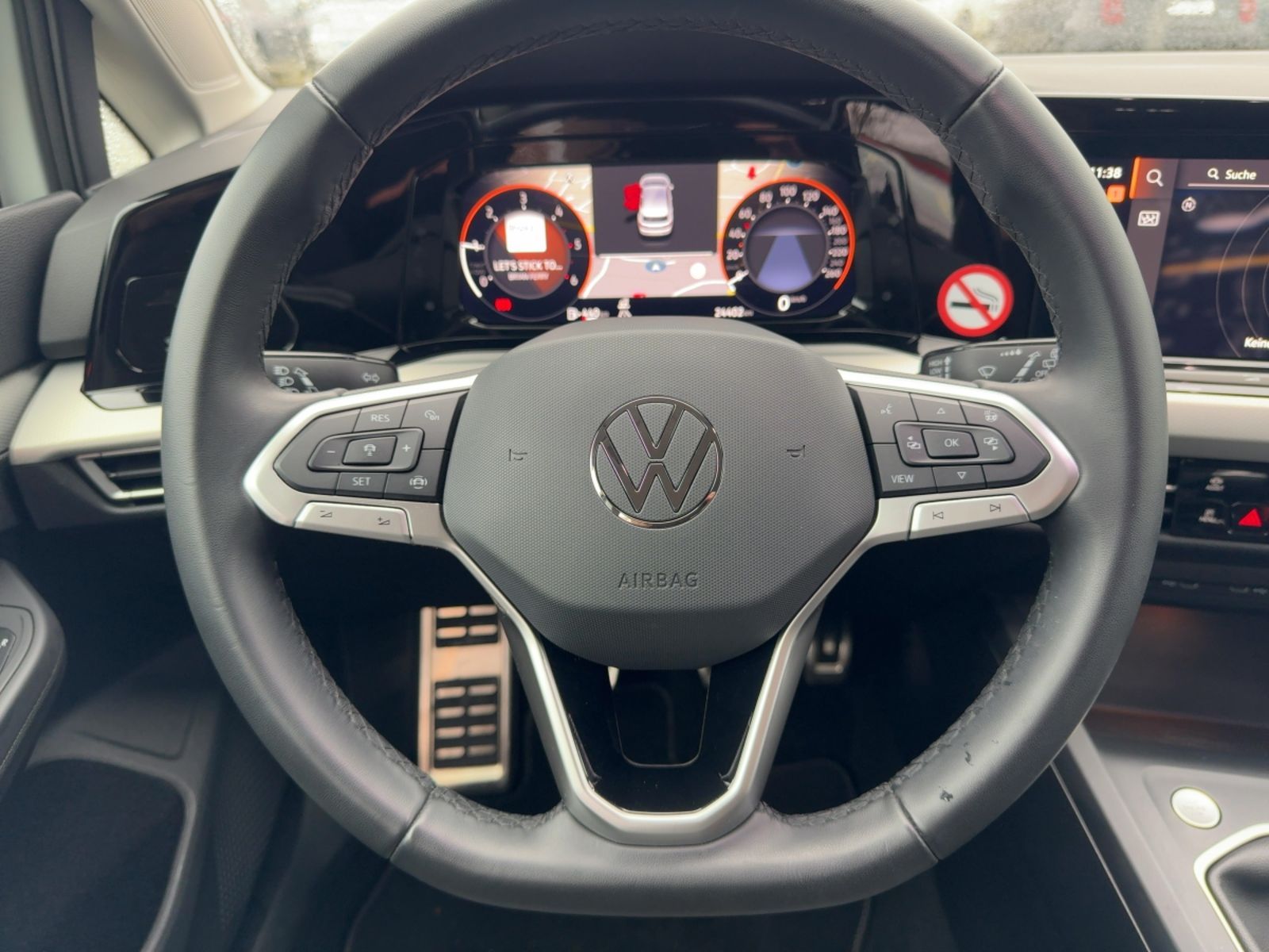 Fahrzeugabbildung Volkswagen Golf VIII 2.0 TDI Move Alu LED Navi Sitzh. ACC A