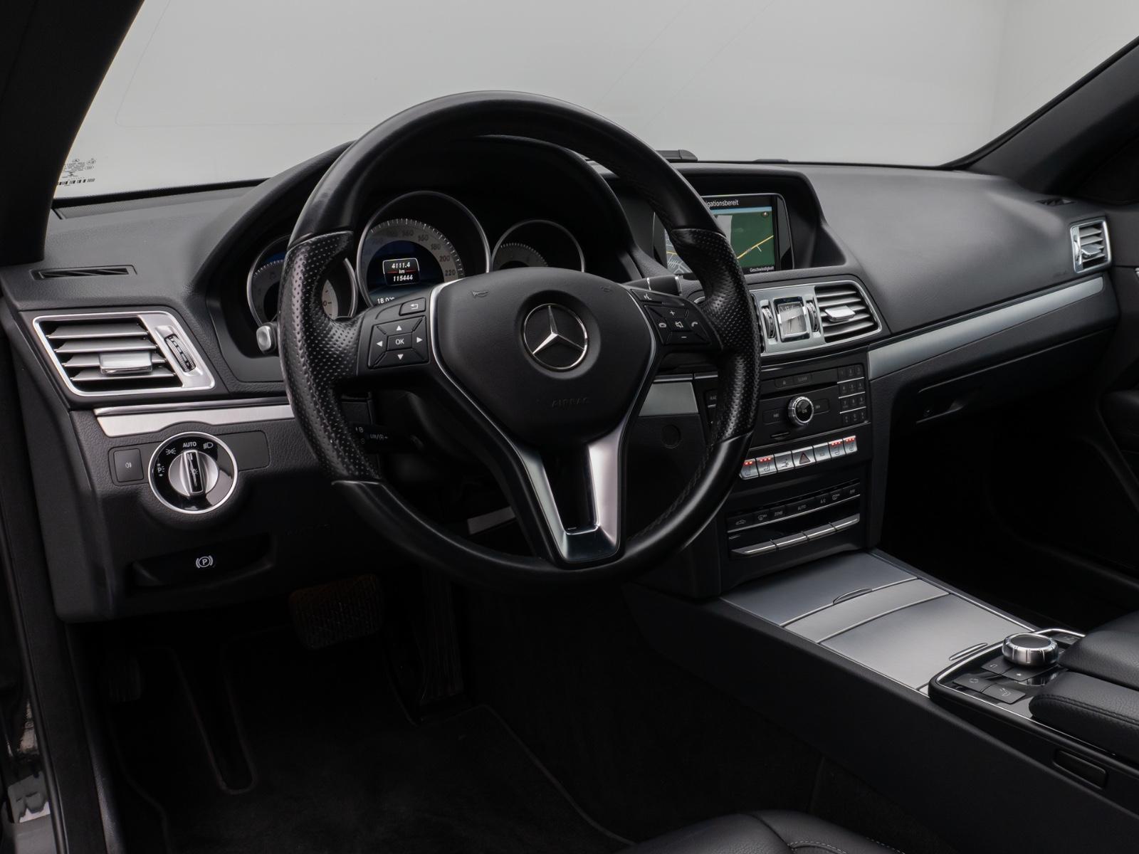 Mercedes-Benz E 200 Cabrio LED Sitzhzg Navi PDC Tempomat Leder