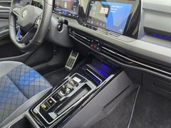 VW Golf VIII R 4Motion Matrix DAB Harman-Kardon