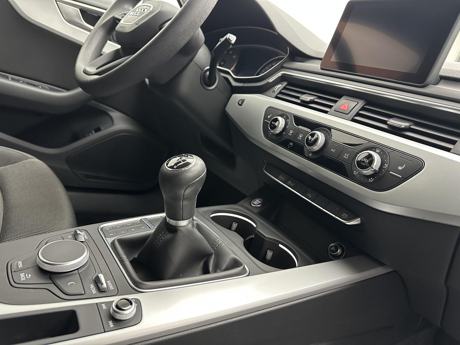 Audi A4 basis "NAVI-SITZH-PDC-MULTI-TEMPO-ALU"