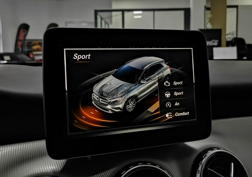 Mercedes-Benz GLA 200