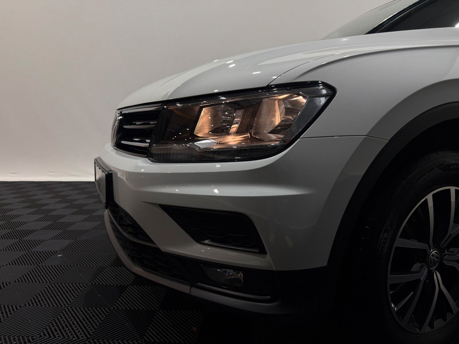 Fahrzeugabbildung Volkswagen Tiguan Comfortline DSG-4Motion-Full Link