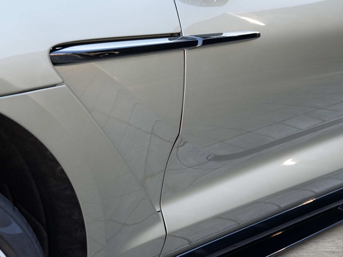 Aston Martin DBX 707 Titanium Grey / Onyx Black foto 14