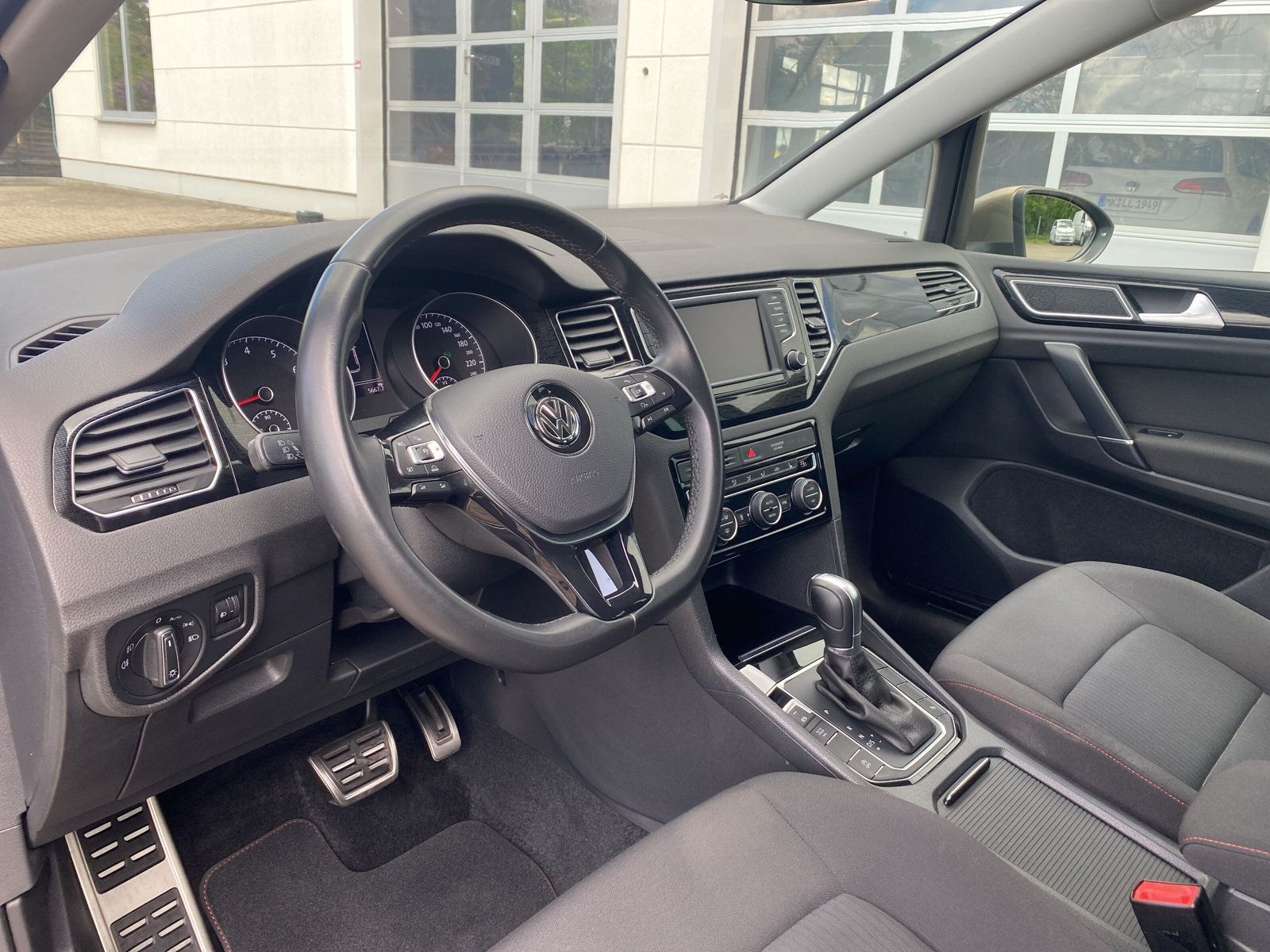Fahrzeugabbildung Volkswagen Golf Sportsvan 1.2 TSI DSG Sound KAMERA APP BLIN