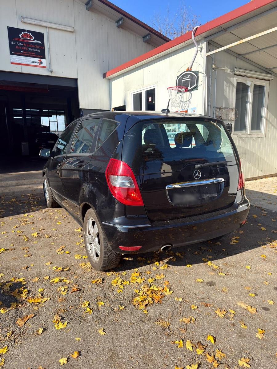 Mercedes-Benz A180 2010 — engine 116 HP (85kW)