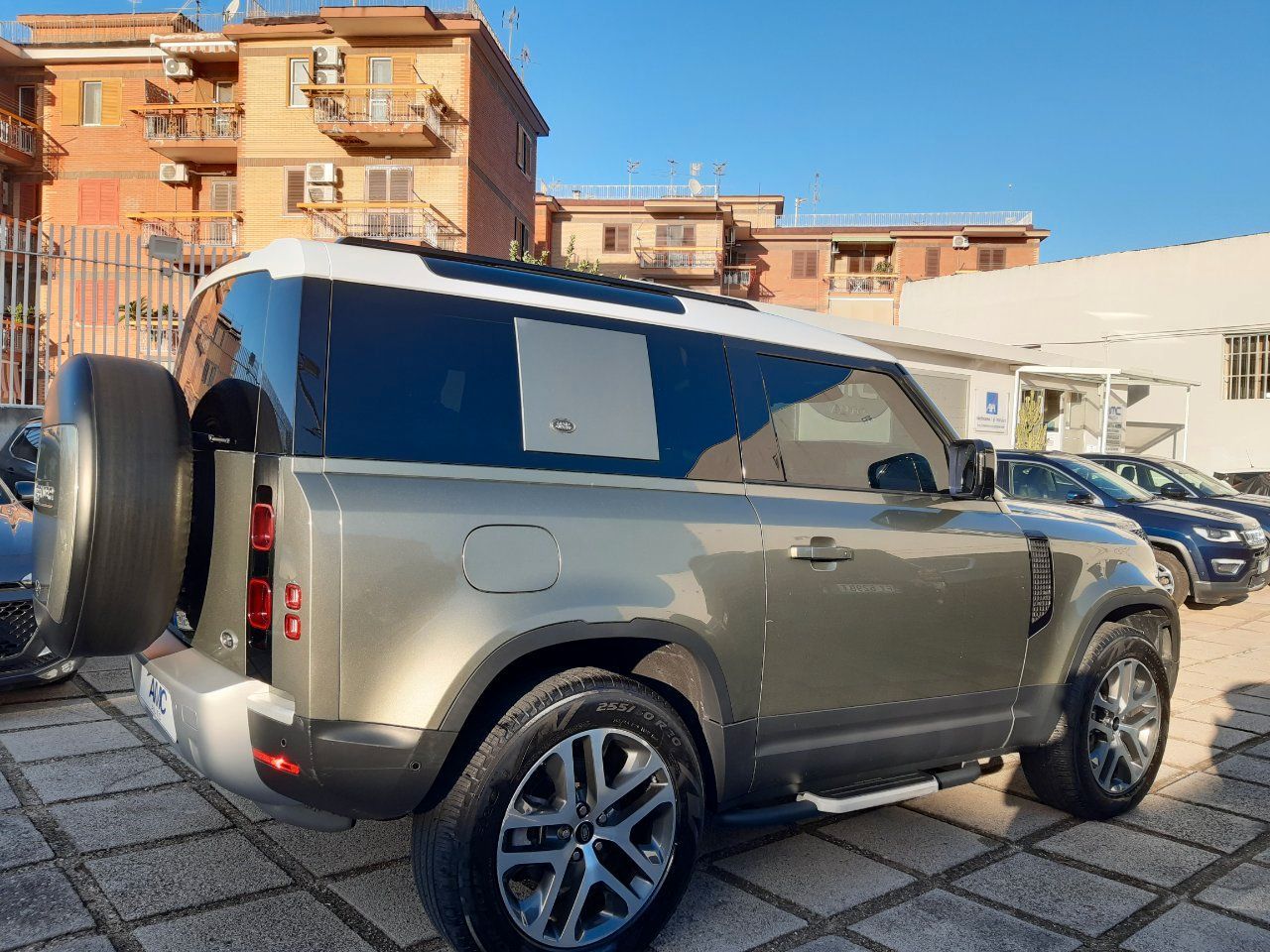 Land Rover Defender 90 3.0d i6 mhev X-Dynamic SE imagem 3