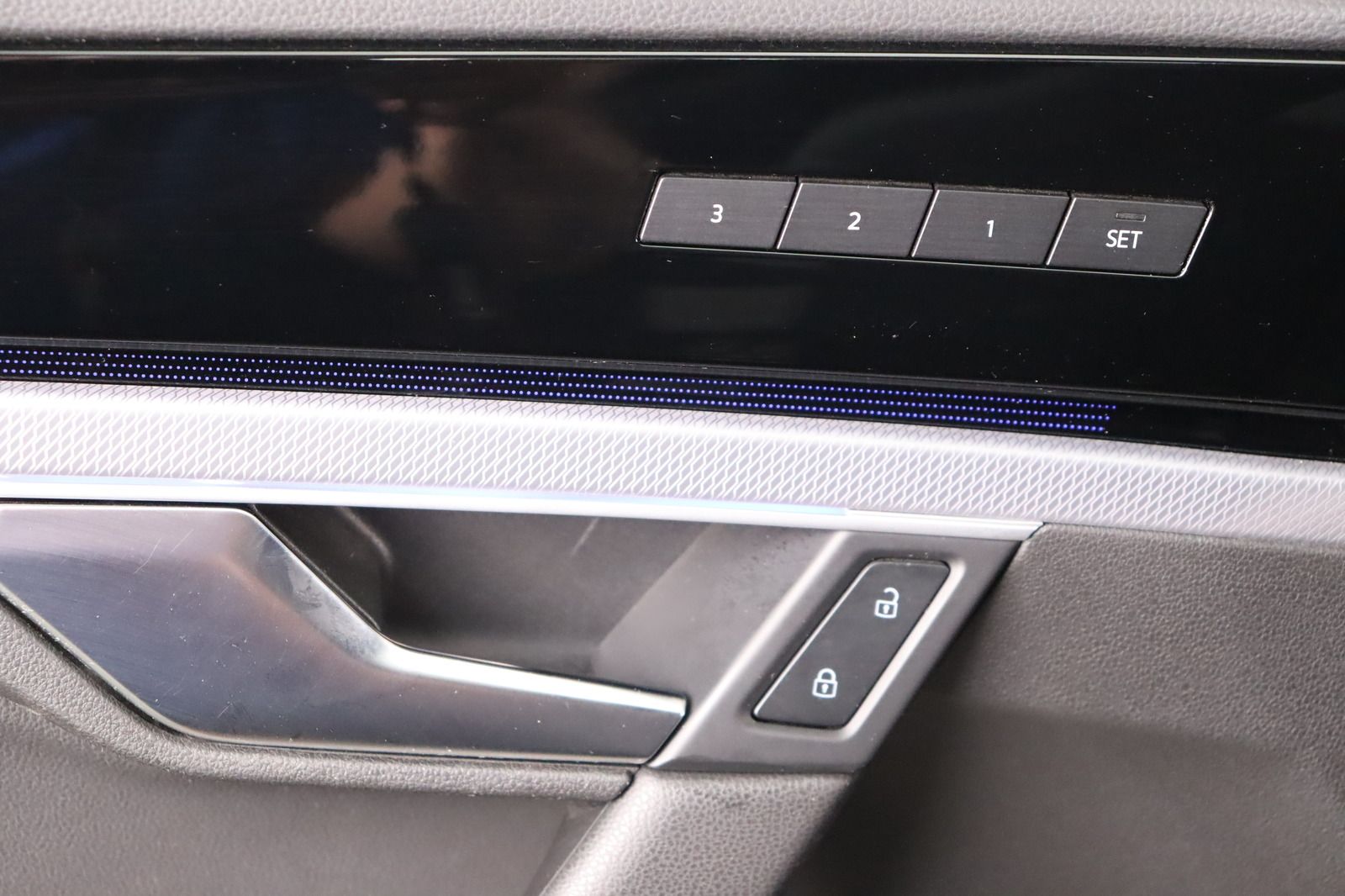 Fahrzeugabbildung Volkswagen Touareg * Standhzg./-lüftung * Memory * Matrix R