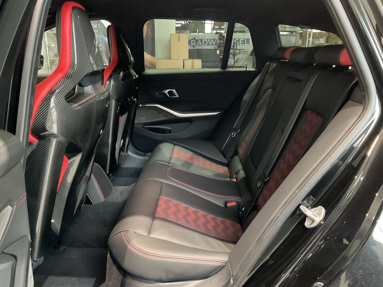 Fahrzeugeinzelansicht 14 Fahrzeugabbildung BMW M3 CS Sondermodell M Drivers P. HK HiFi DAB