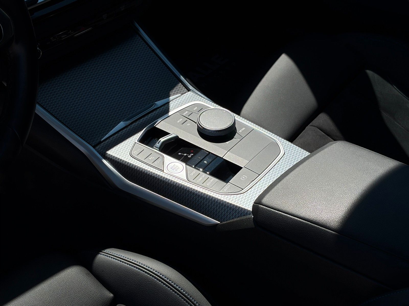 Fahrzeugabbildung BMW 320i Limo M Sport TEMP HD GSD Galvanik Alcantara
