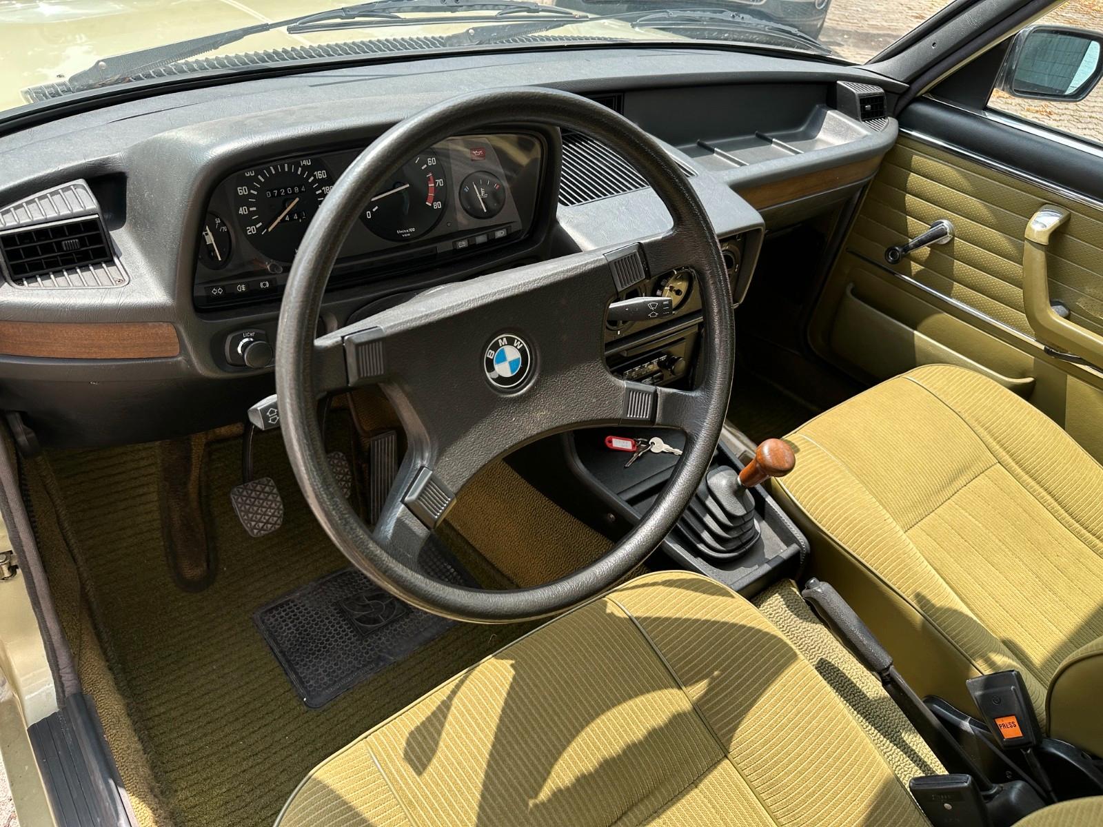 BMW 525 E12 150 CH BVM - TOIT OUVRANT