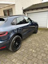 Porsche Macan Turbo (PDK) - Porsche Macan Gebrauchtwagen in Stuttgart