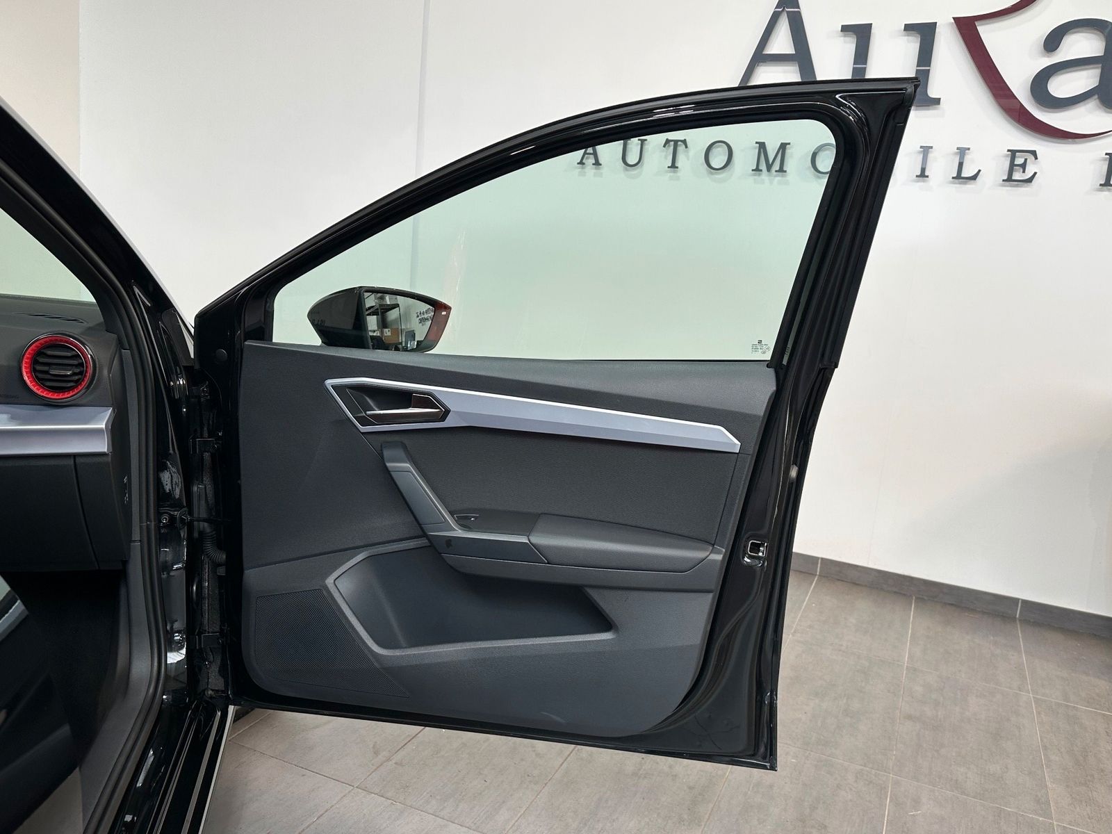 Fahrzeugabbildung SEAT Ibiza FR 1.0 TSI DSG NAV+LED+PDC+DAB+GANZJAHRES