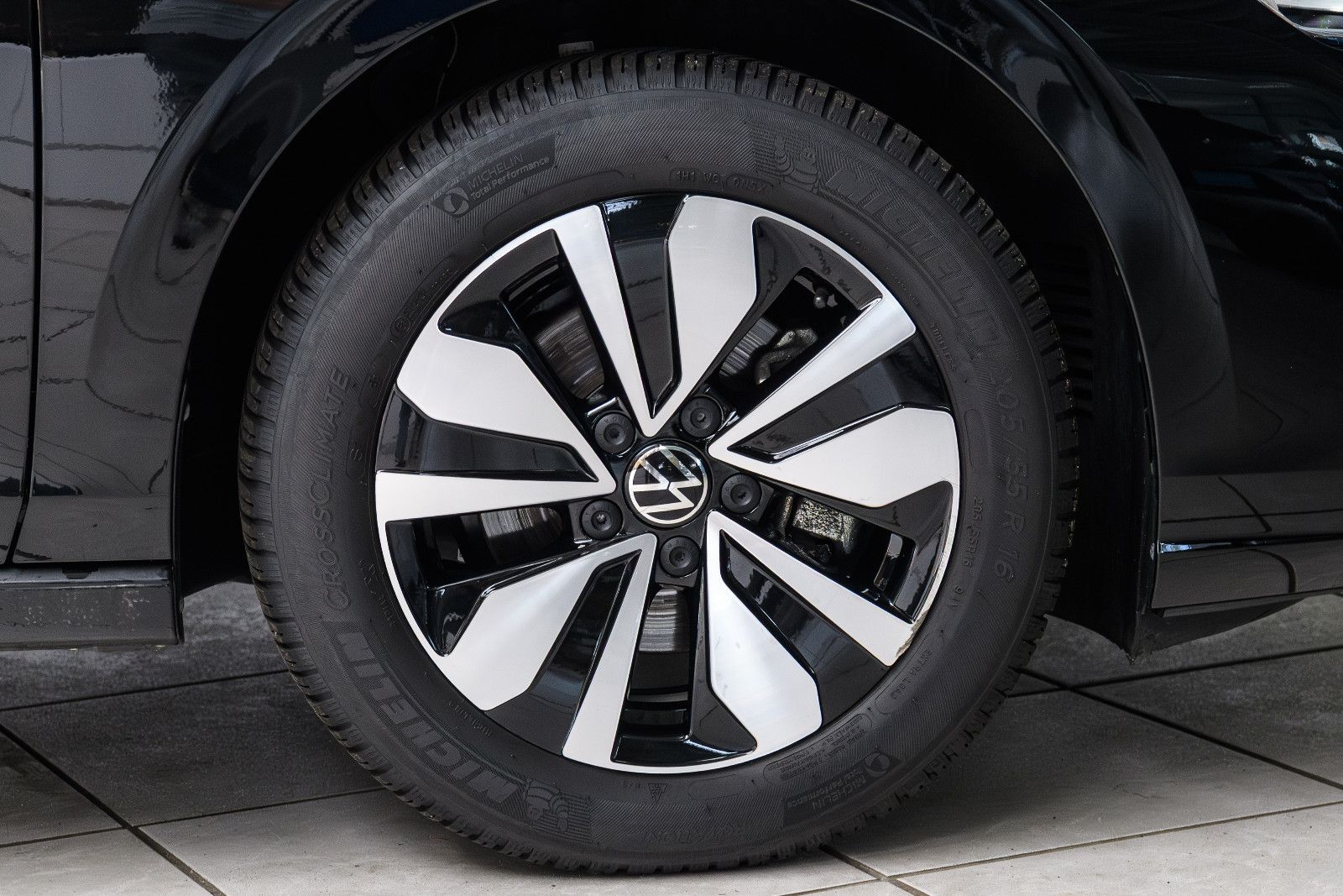 Fahrzeugabbildung Volkswagen Golf VIII Lim. 1.5 TSI Goal +AHK+GJR+KAM+NAVI