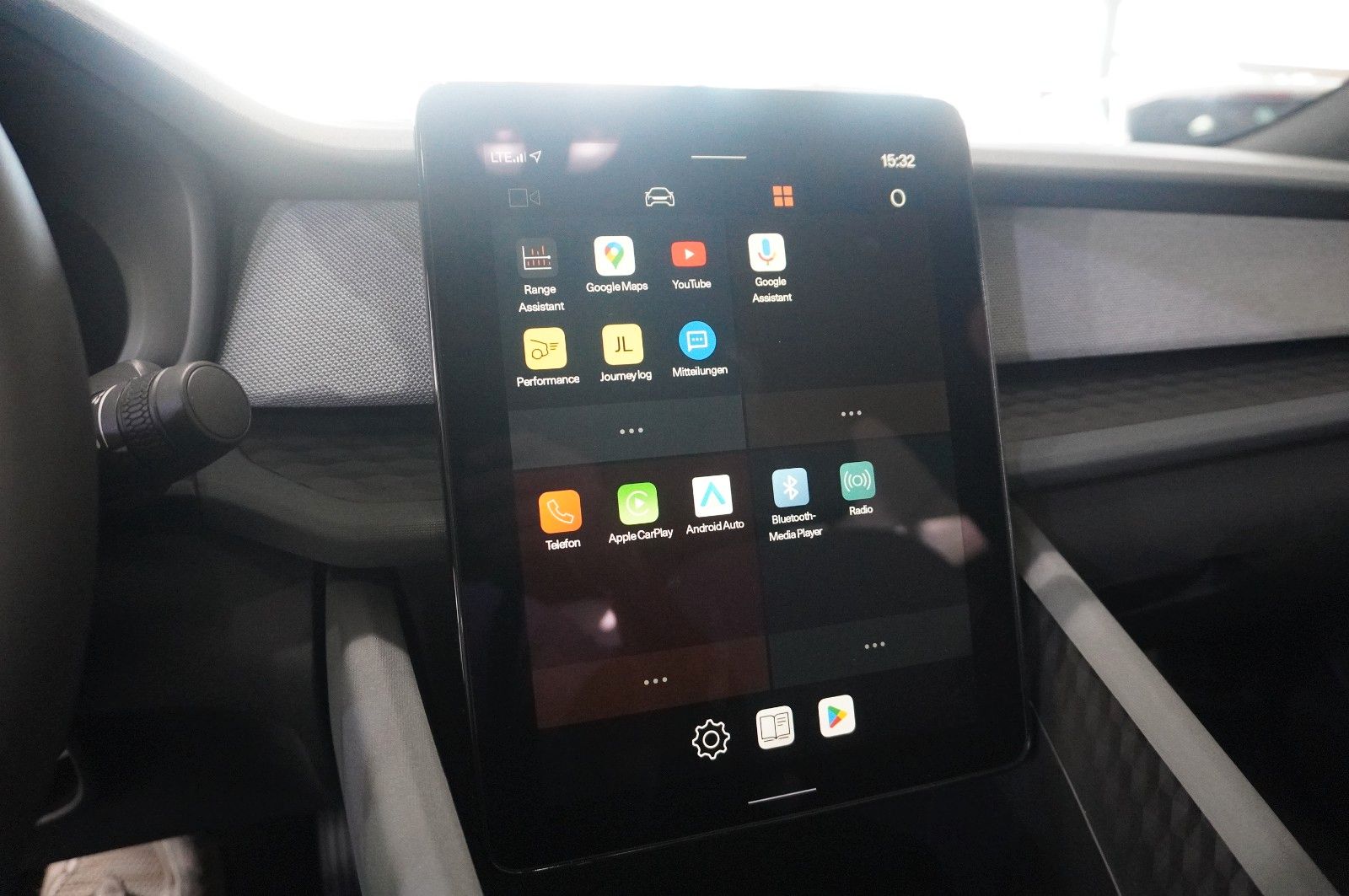 Fahrzeugabbildung Polestar 2 Long Range DUAL-MOTOR NAVI/LED/360°/VIRT/PILOT