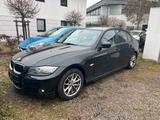 BMW 318 3 Limousine 318i - BMW 318 mit Benzin-Antrieb: Limousine