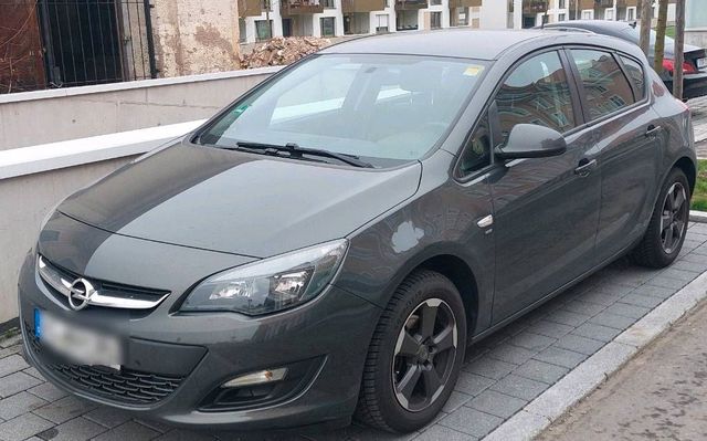 Opel Astra J 1.4 Turbo in gepflegtem Zustand